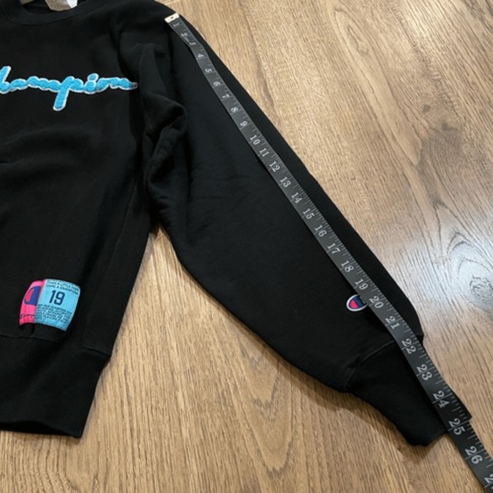 Champion Reverse Weave Black Chenille Script Logo Sweatshirt Small Sporty Casual - Picture 13 of 13
